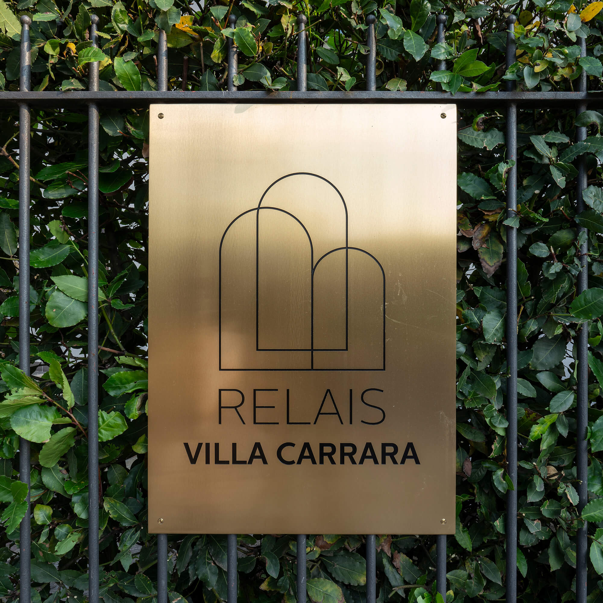 immagine targa relais villa carrara b&b villa di serio
